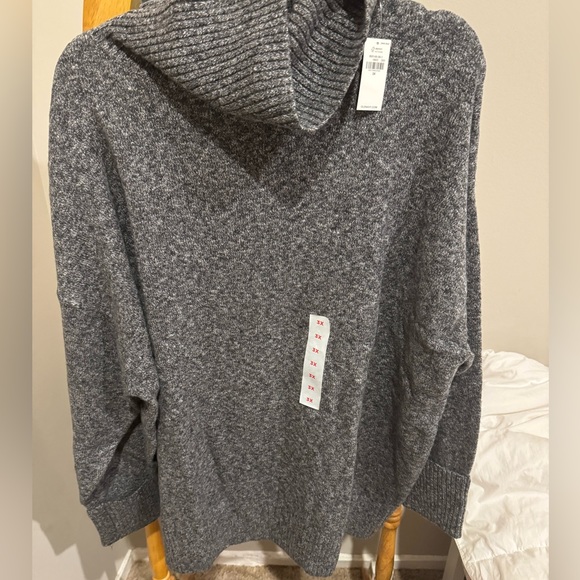 Old Navy Turtleneck Sweater NWT - Picture 2 of 3